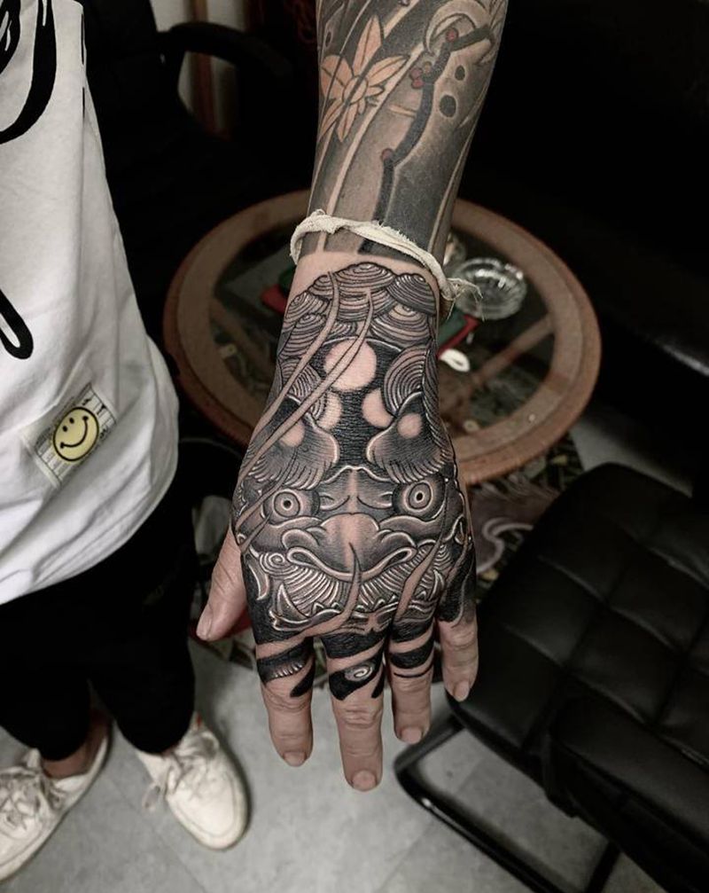 唐狮纹身图片_手部老传统唐狮纹身图案