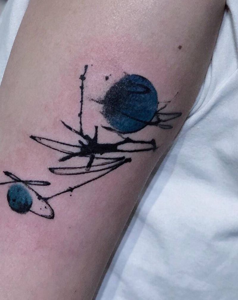 星球轨迹纹身图片_手部手臂点刺水墨星球线条纹身图案