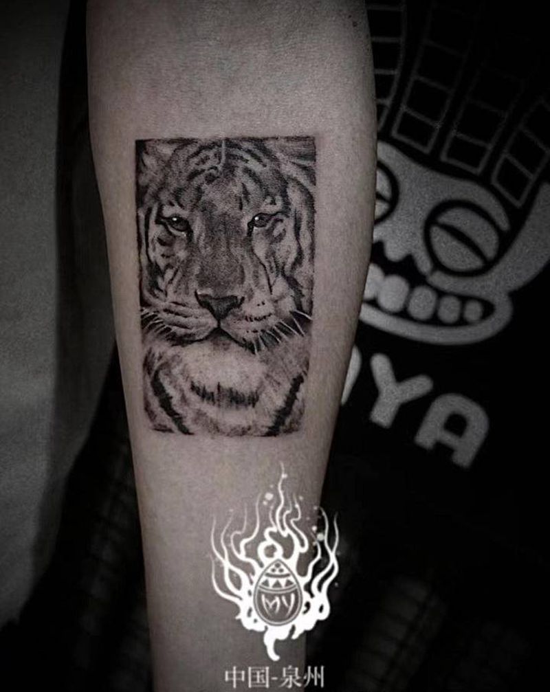 吴亦凡同款老虎纹身图片_手部手臂老虎纹身图案