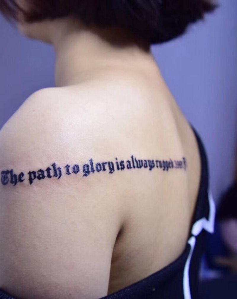 励志的小哥特纹身图片_肩部纹身图案