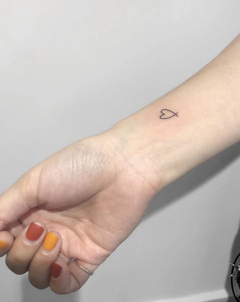 闺蜜纹身(爱心)纹身图片_手部脚部几何小清新纹身图案