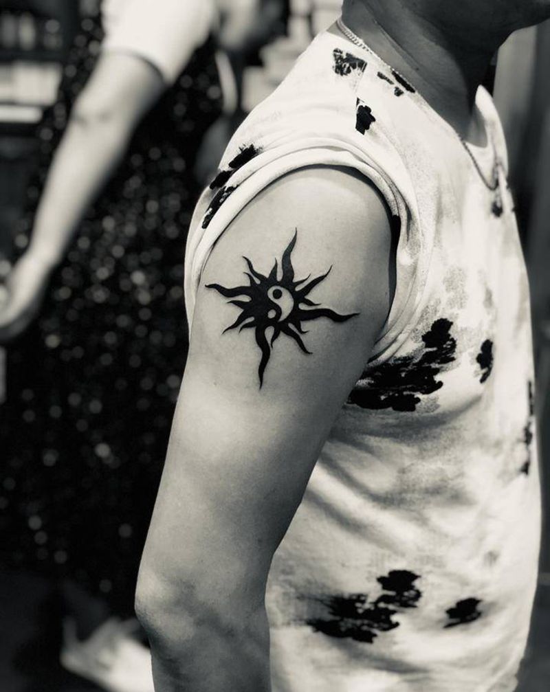 太阳图腾纹身图片_肩部图腾纹身图案
