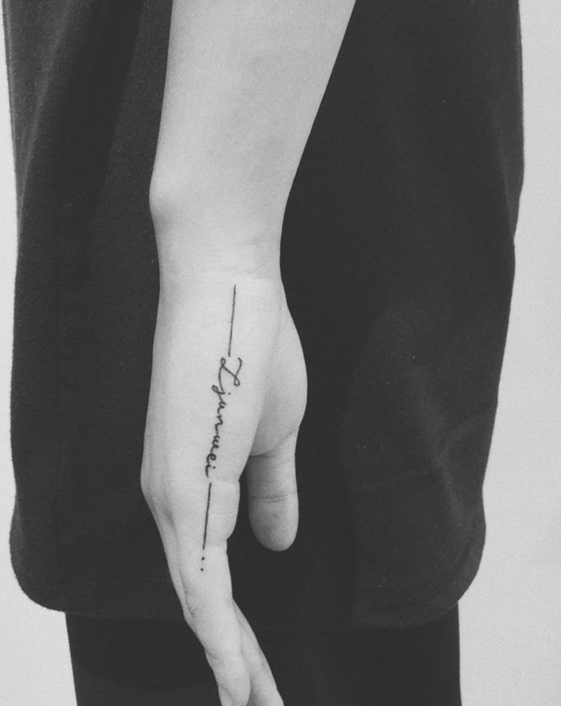 手指英文纹身图片_手部手臂几何手指英文小清新纹身图案