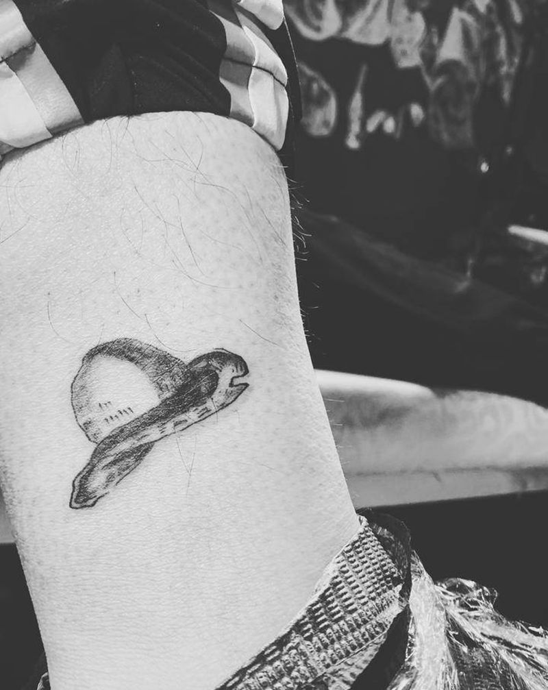 草帽纹身图片_动漫海贼王纹身图案