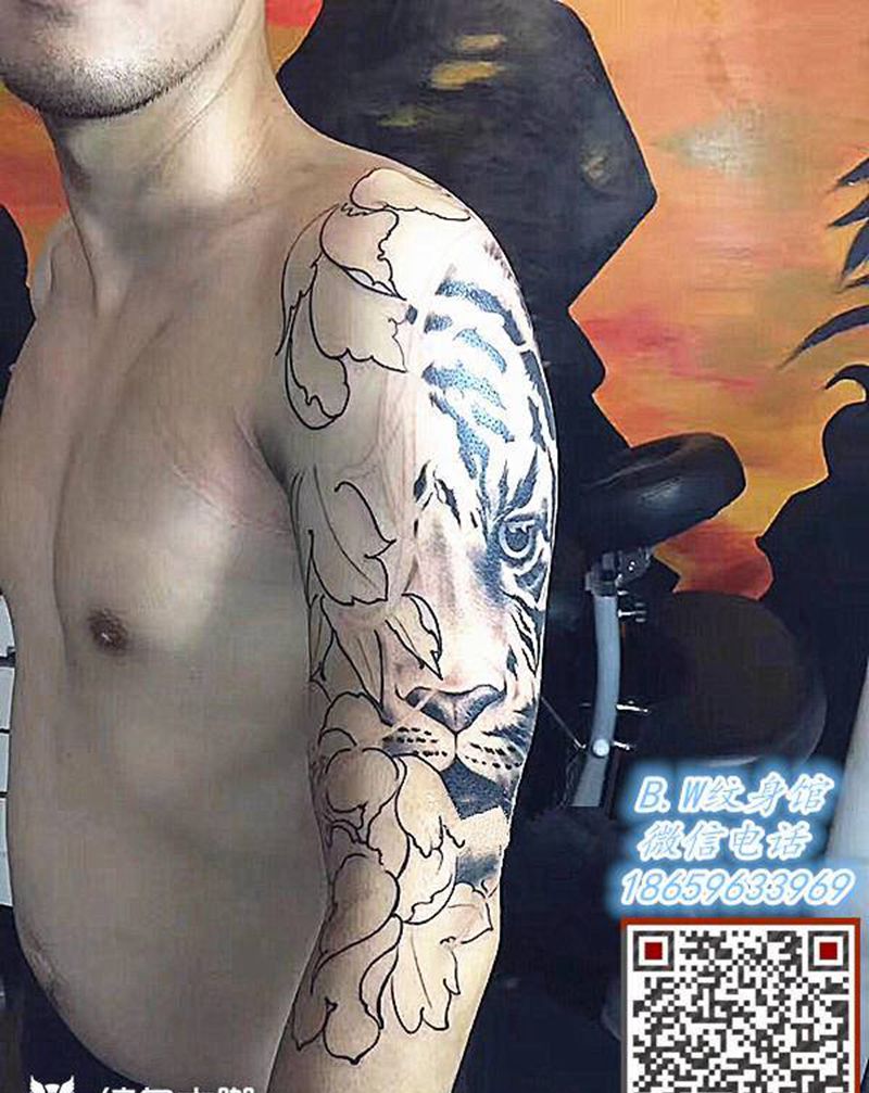 虎纹身图片_手部手臂新传统纹身图案