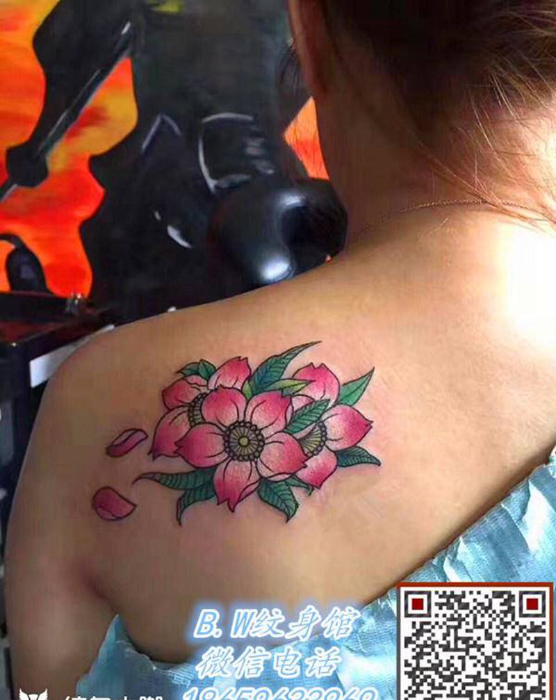 花纹身图片_背部纹身图案