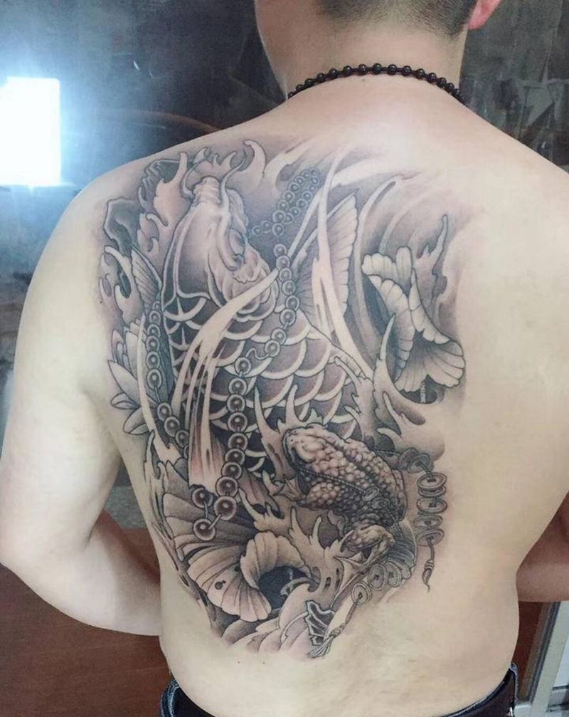 鱼纹身图片_背部新传统纹身图案