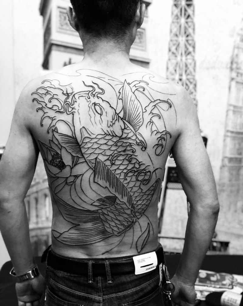 鲤鱼纹身纹身图片_背部新传统纹身图案