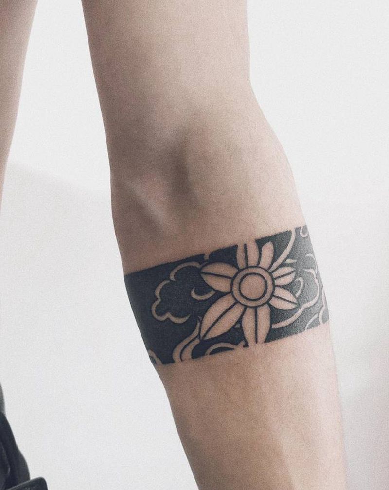 云雾臂环纹身图片_手部手臂老传统臂环枫叶纹身图案