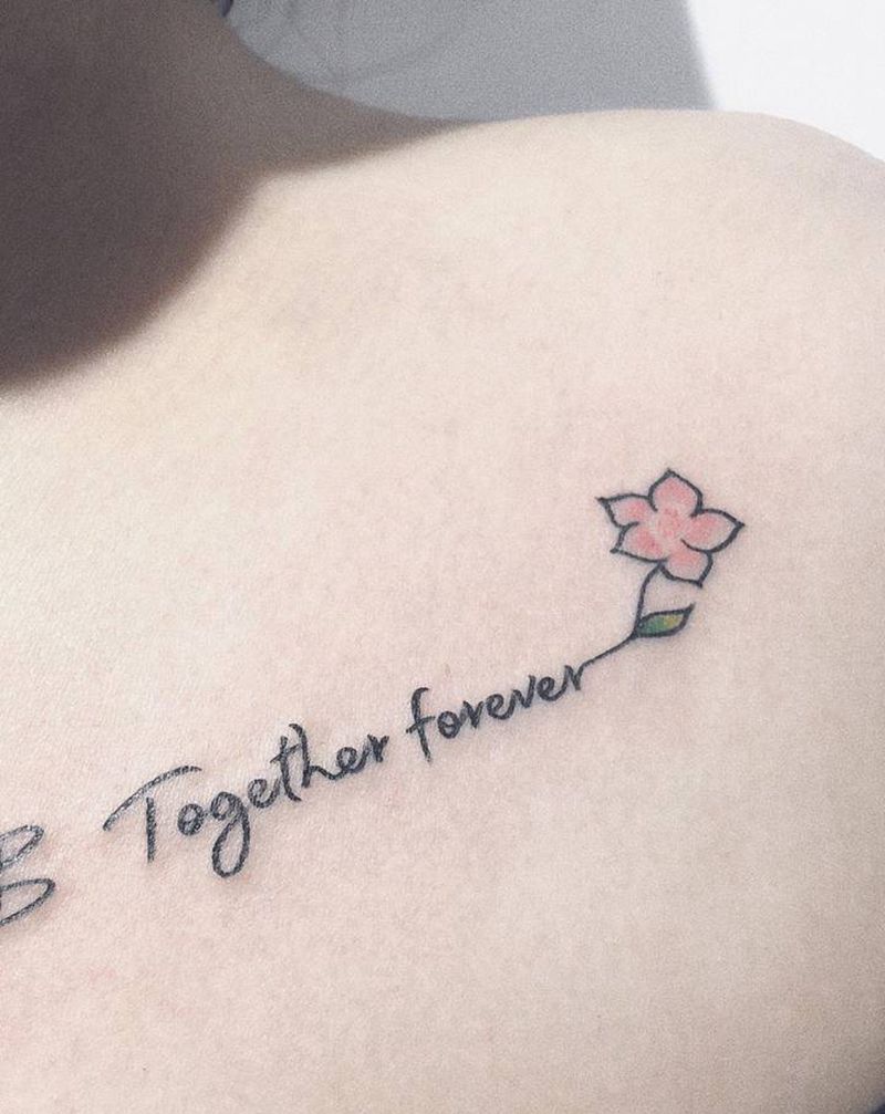 英文纹身图片_肩部小清新花朵纹身图案