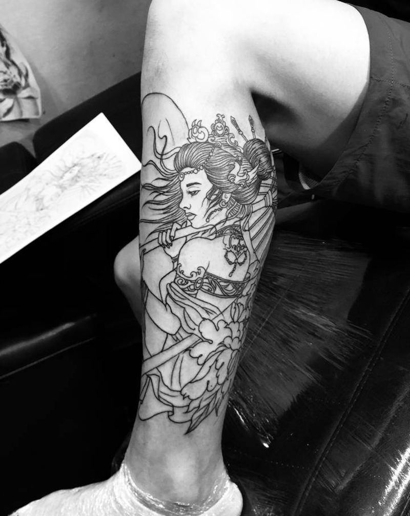 艺妓（线条）纹身图片_腿部老传统纹身图案