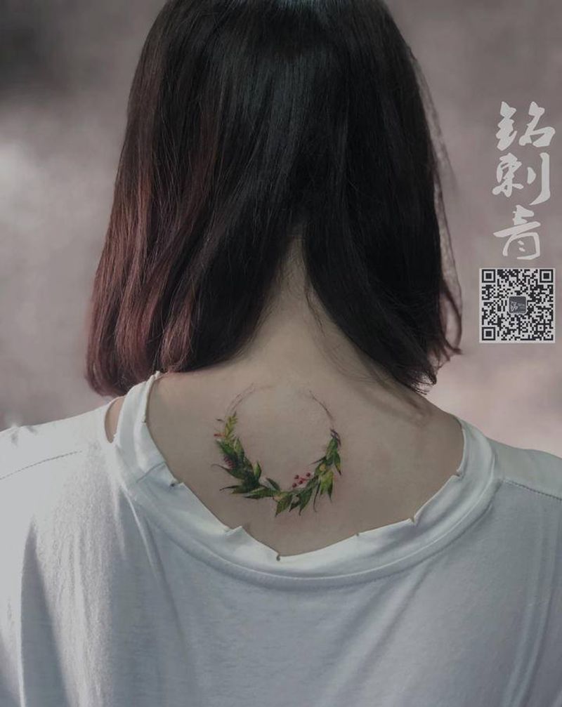 花纹身图片_背部水彩纹身图案