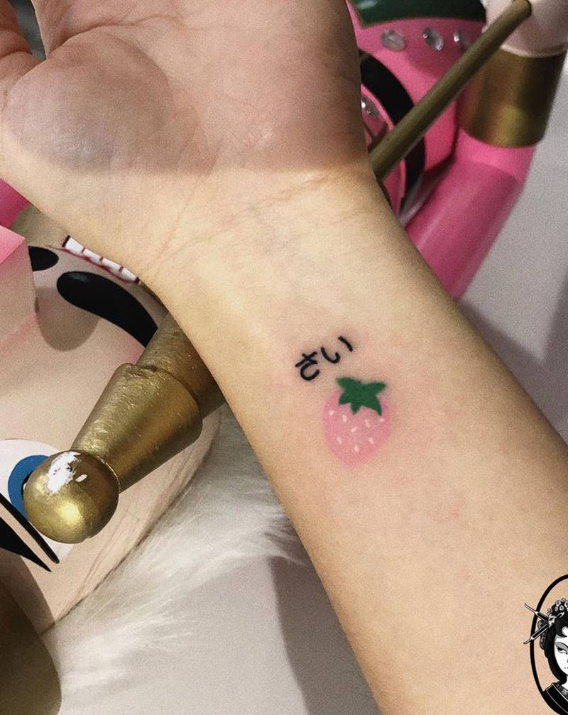 草莓纹身图片_手部手臂小清新可爱纹身图案