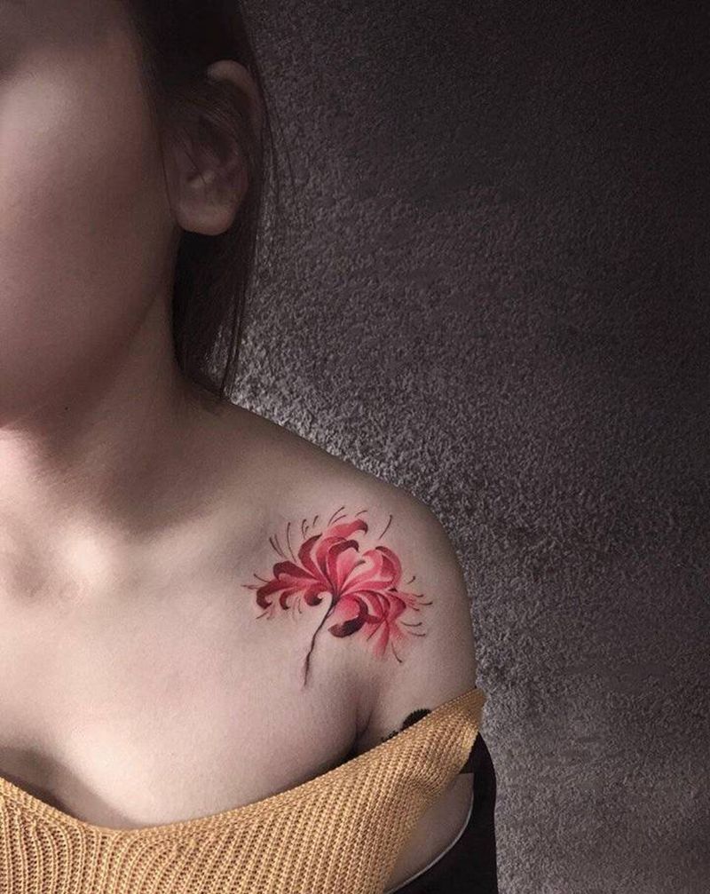 彼岸花纹身图片_胸部水彩纹身图案