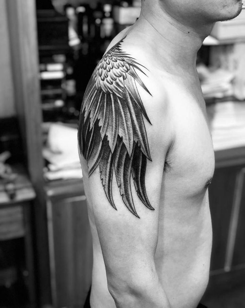 翅膀纹身纹身图片_肩部手臂新传统纹身图案