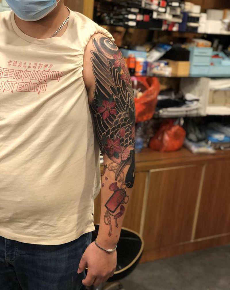 鹤纹身纹身图片_肩部手部老传统纹身图案