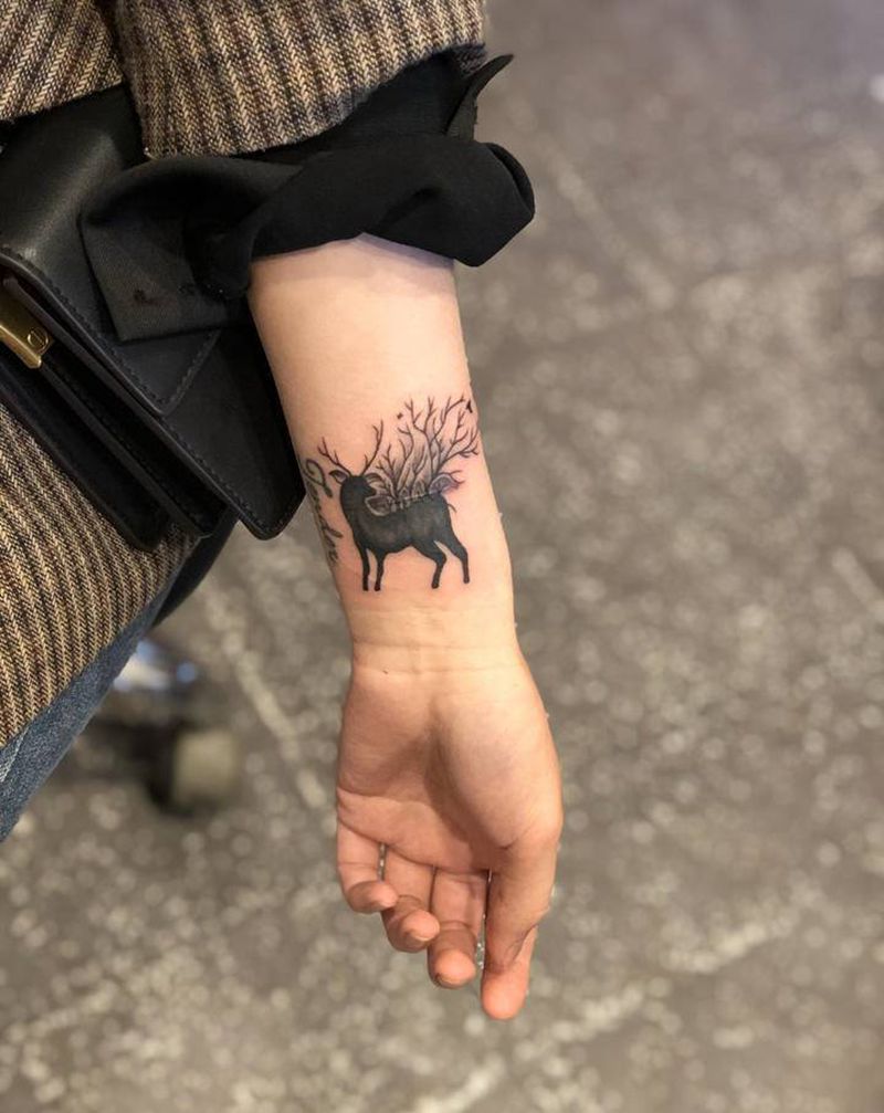 鹿纹身纹身图片_手部新传统纹身图案