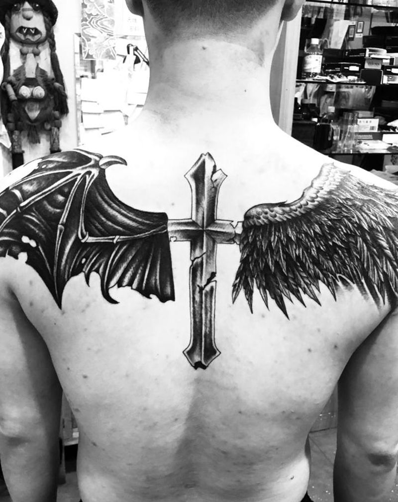 翅膀纹身纹身图片_肩部背部新传统纹身图案