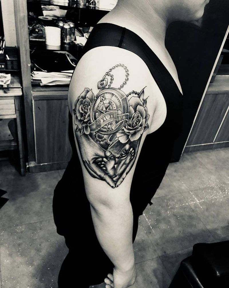 怀表 玫瑰 纹身纹身图片_手臂新传统纹身图案
