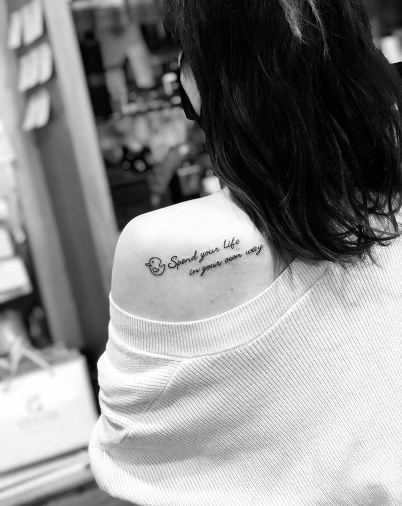 小清新字母纹身图片_肩部新传统纹身图案