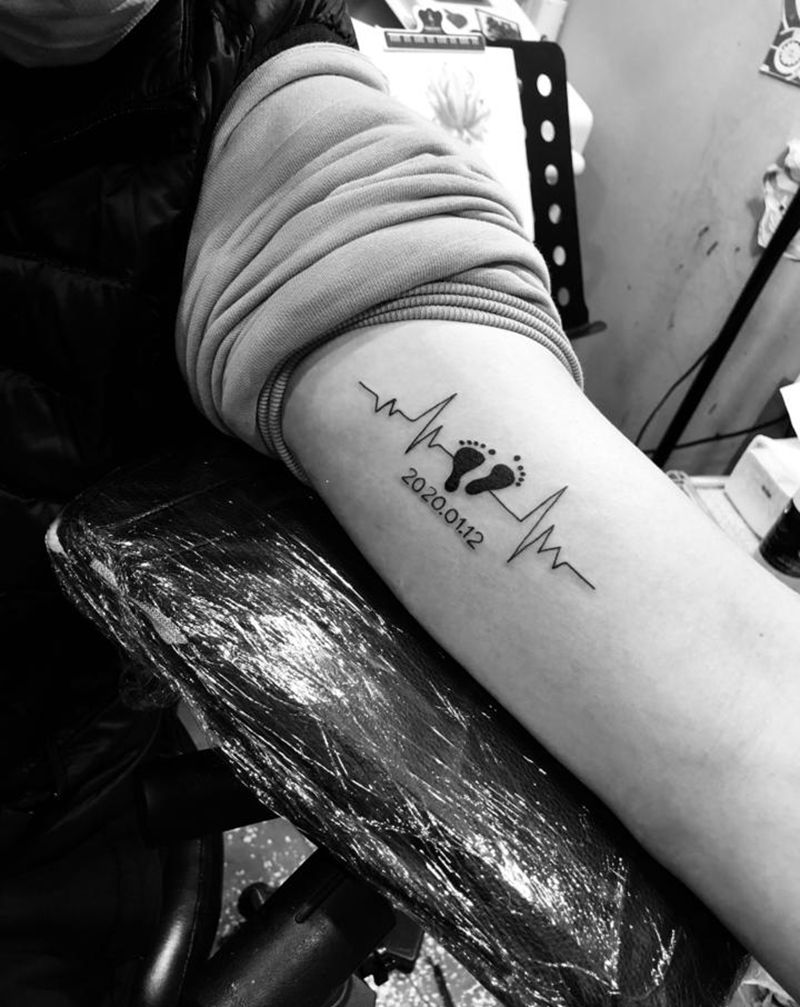 脚印纹身纹身图片_手臂手部新传统纹身图案