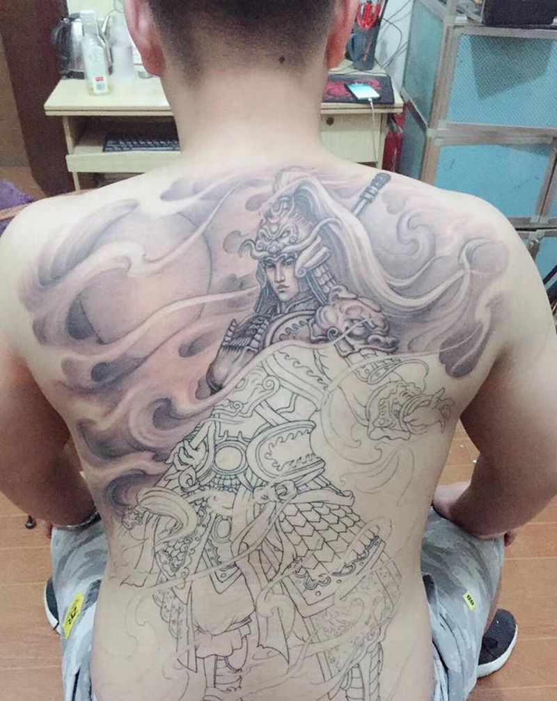 紫龙纹身图片_背部新传统纹身图案