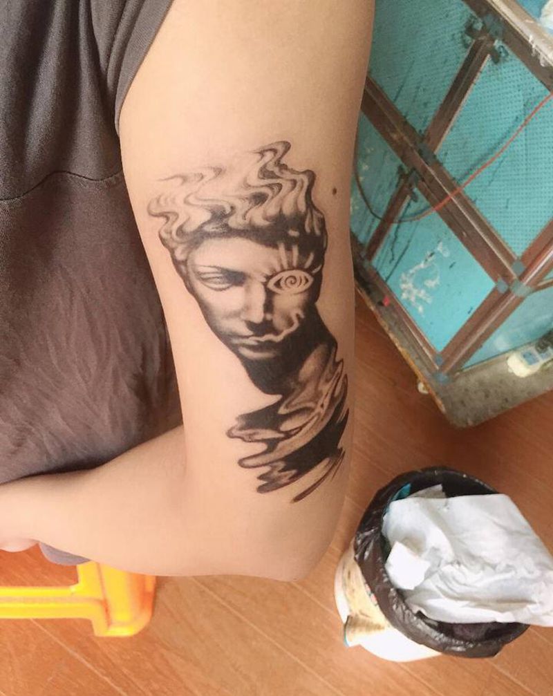 小卫纹身图片_手臂欧美写实纹身图案