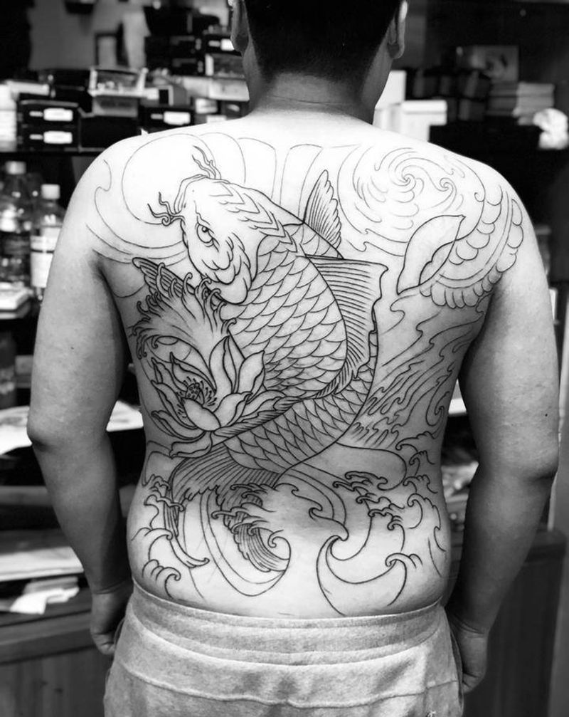 鲤鱼纹身纹身图片_背部老传统纹身图案