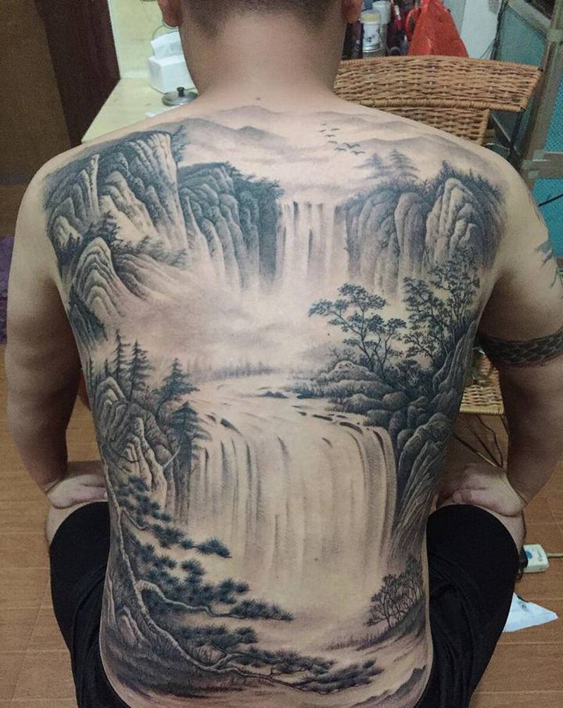 山水纹身图片_背部水墨纹身图案