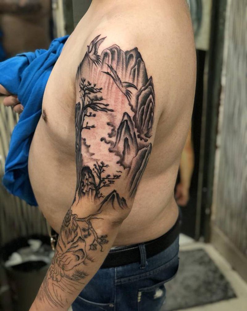 山水纹身纹身图片_肩部手臂水墨纹身图案