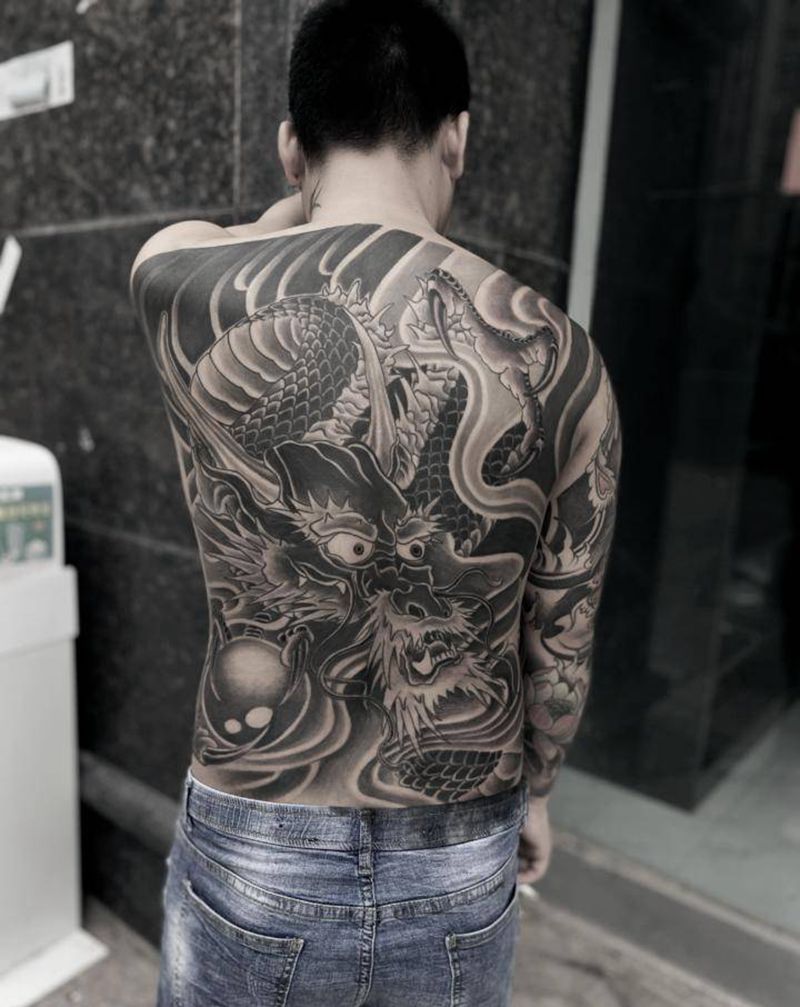 龙纹身图片_背部新传统老传统纹身图案