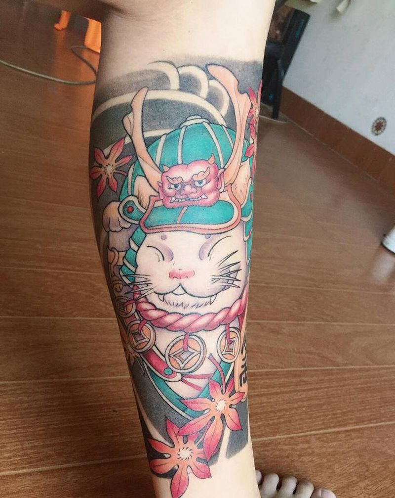 招财猫纹身图片_腿部新传统纹身图案