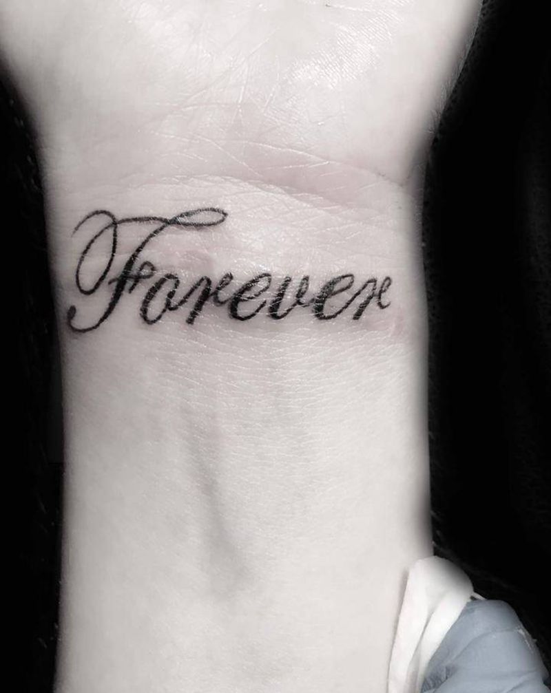 forever纹身图片_手部花体字纹身图案