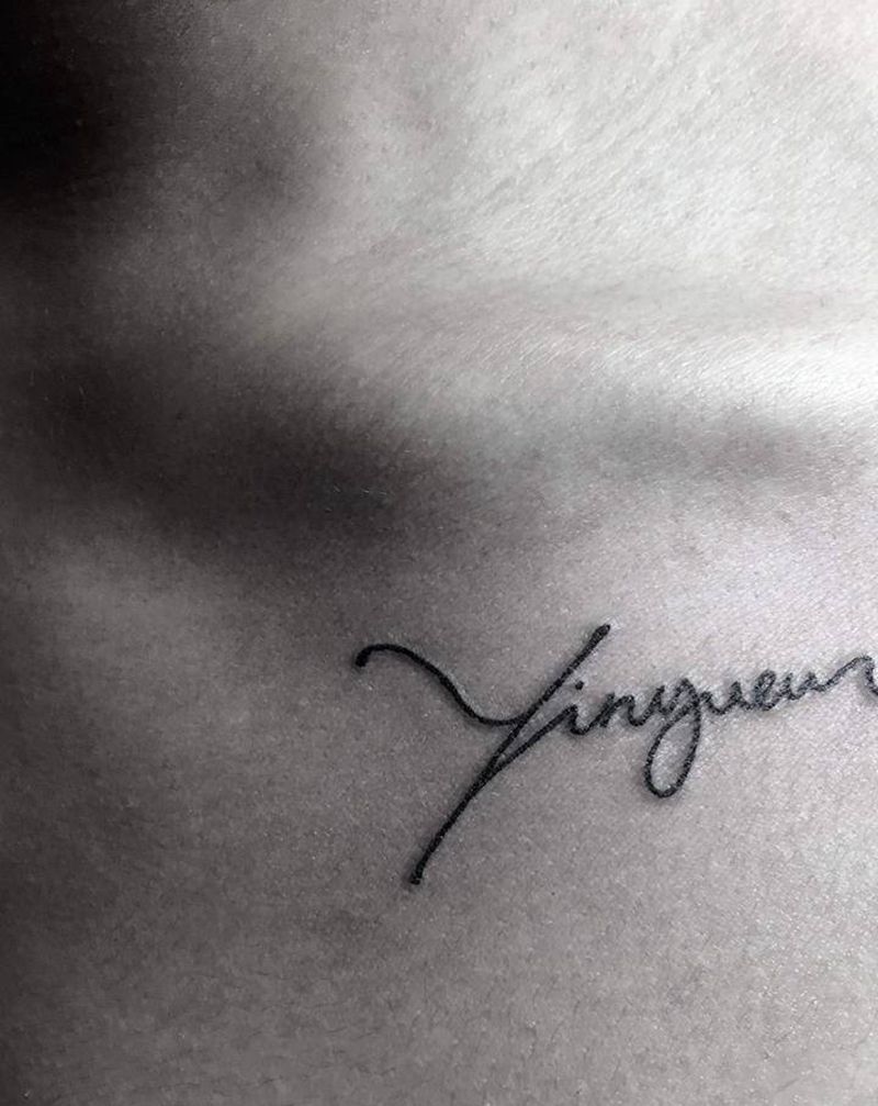 英文纹身图片_胸部花体字纹身图案