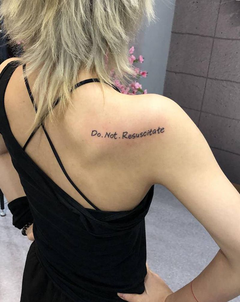 字母纹身纹身图片_肩部老传统纹身图案