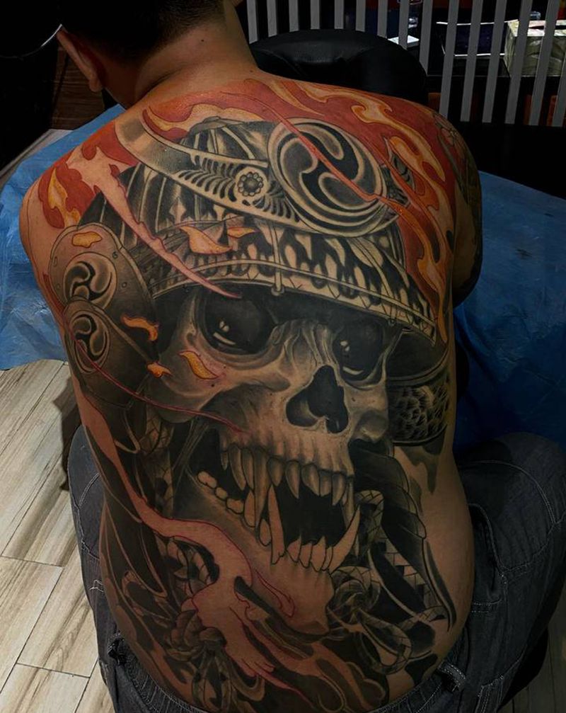 骷髅纹身图片_背部新传统欧美写实纹身图案