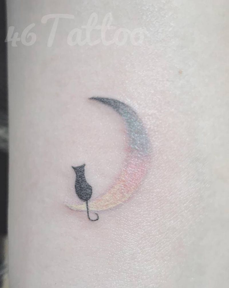 「住在月球的猫」纹身图片_手臂纹身图案