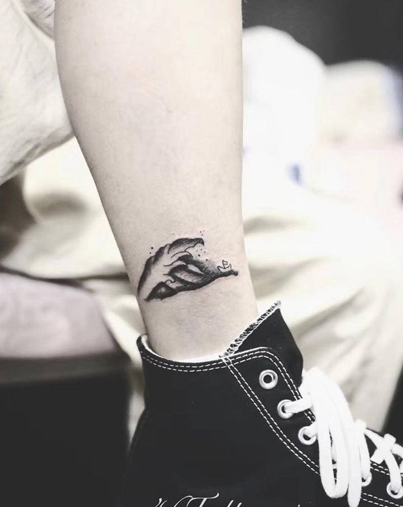 「浪」纹身图片_腿部纹身图案