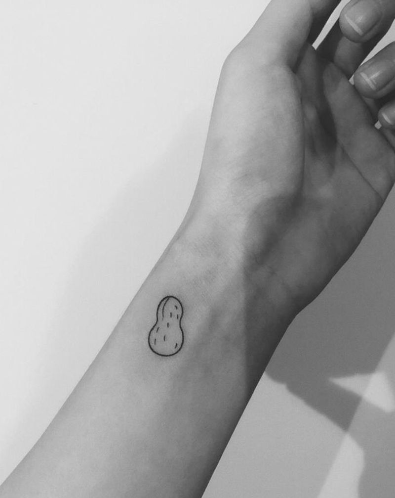 花生宝宝纹身图片_手部手臂几何小清新花生可爱纹身图案
