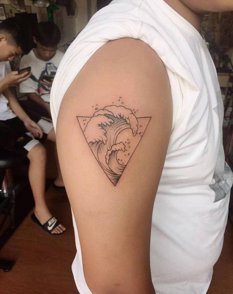 浪纹身图片_手臂老传统纹身图案