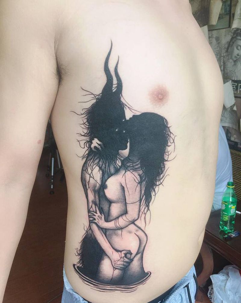 爱纹身图片_腰部水墨纹身图案