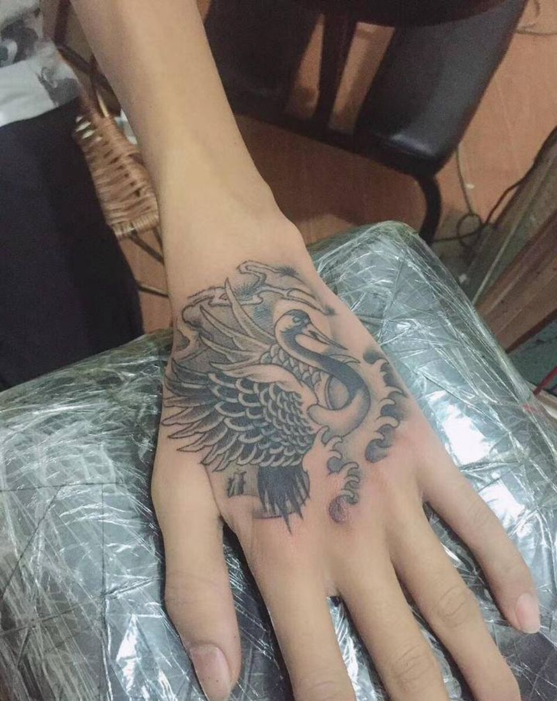 和纹身图片_手部老传统纹身图案