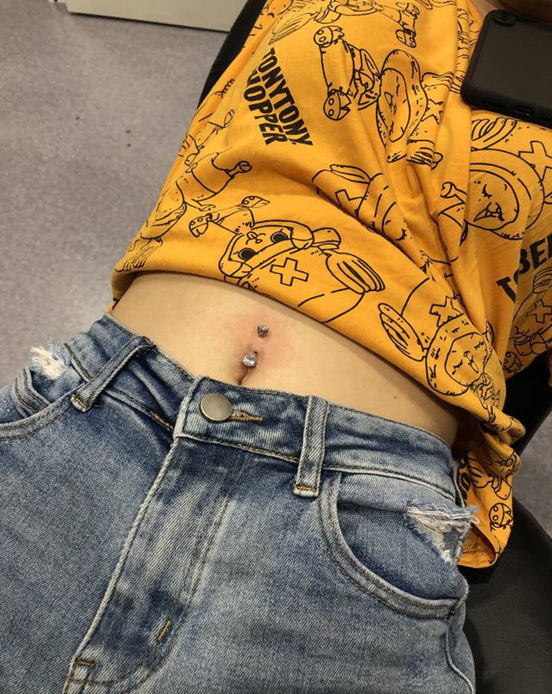 肚脐钉纹身图片_腹部水墨纹身图案