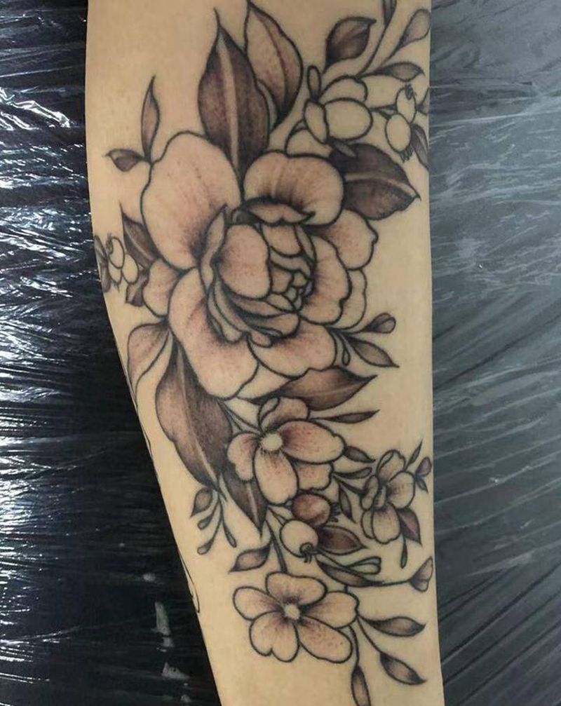 小花儿纹身图片_腿部纹身图案