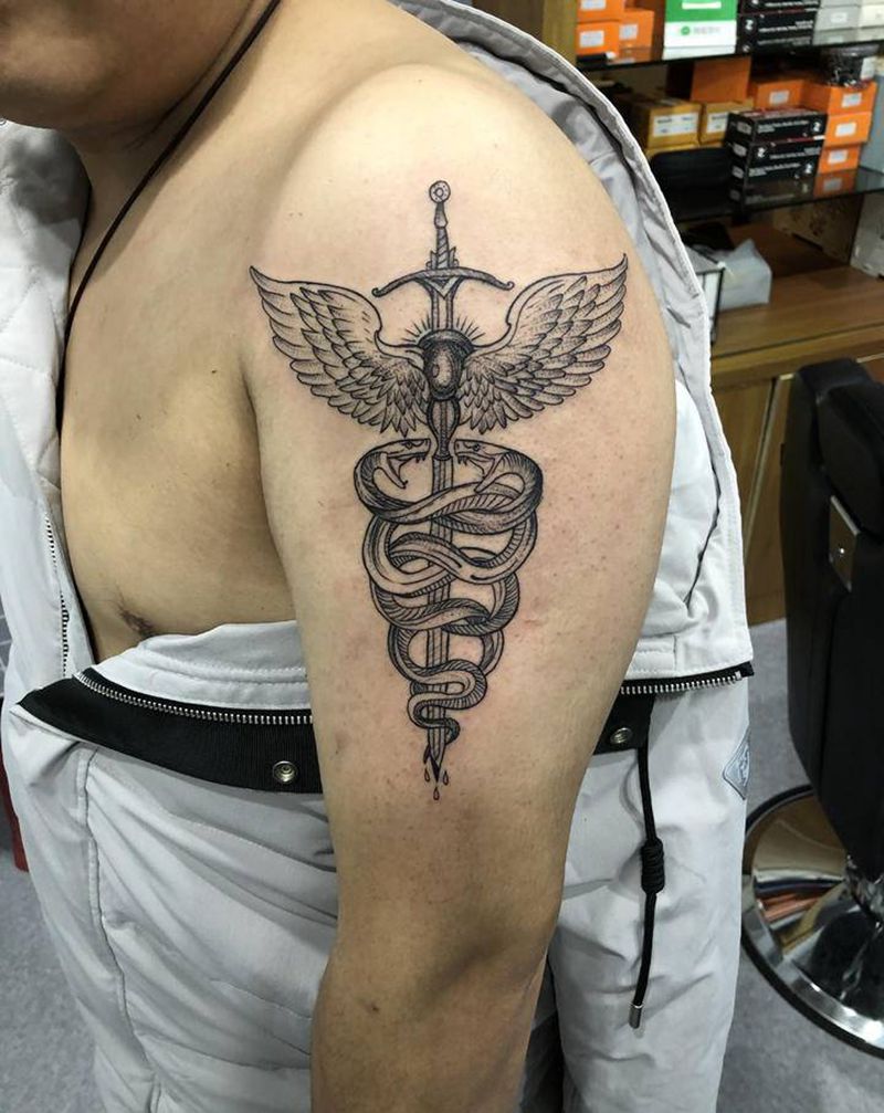 翅膀纹身纹身图片_肩部新传统纹身图案