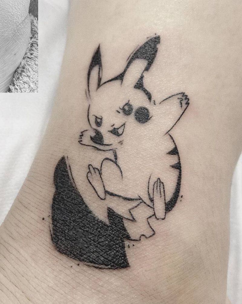 皮卡丘遮盖⚡️纹身图片_脚部腿部点刺卡通精灵球皮卡丘纹身图案