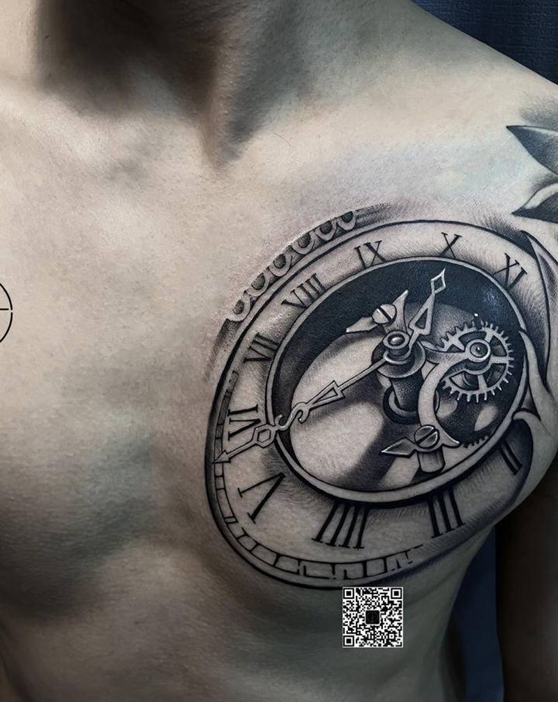 怀表纹身图片_胸部手臂欧美写实点刺纹身图案