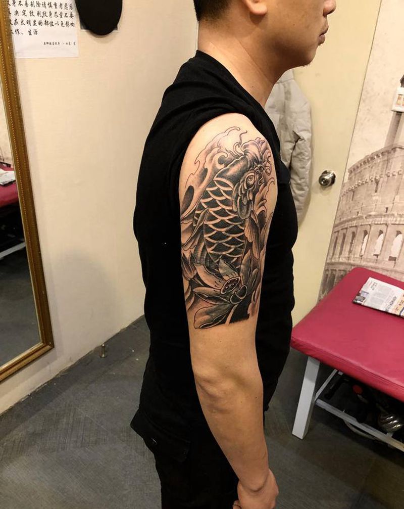 鲤鱼纹身纹身图片_肩部手臂新传统纹身图案