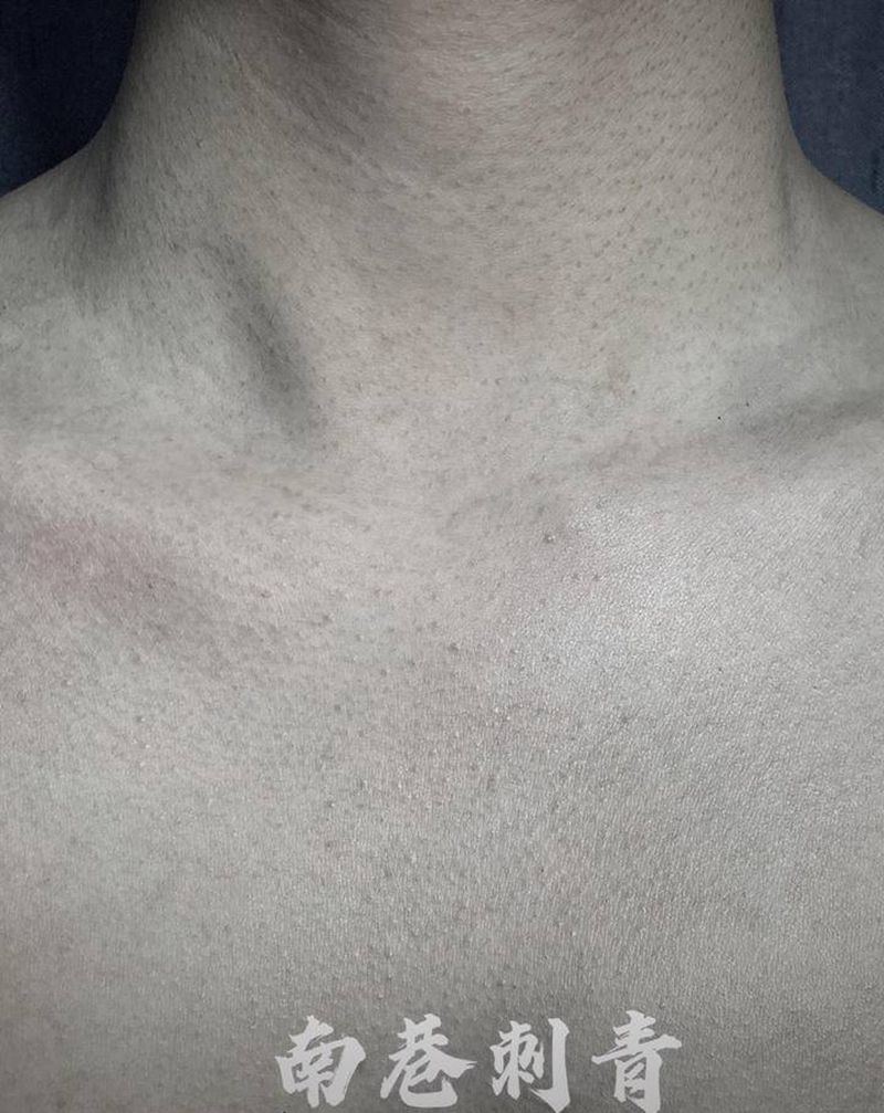 白天与黑夜纹身图片_肩部Old School几何太阳月亮向日葵纹身图案