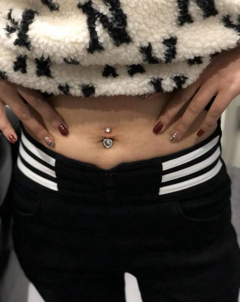 肚脐钉纹身图片_腹部欧美写实纹身图案